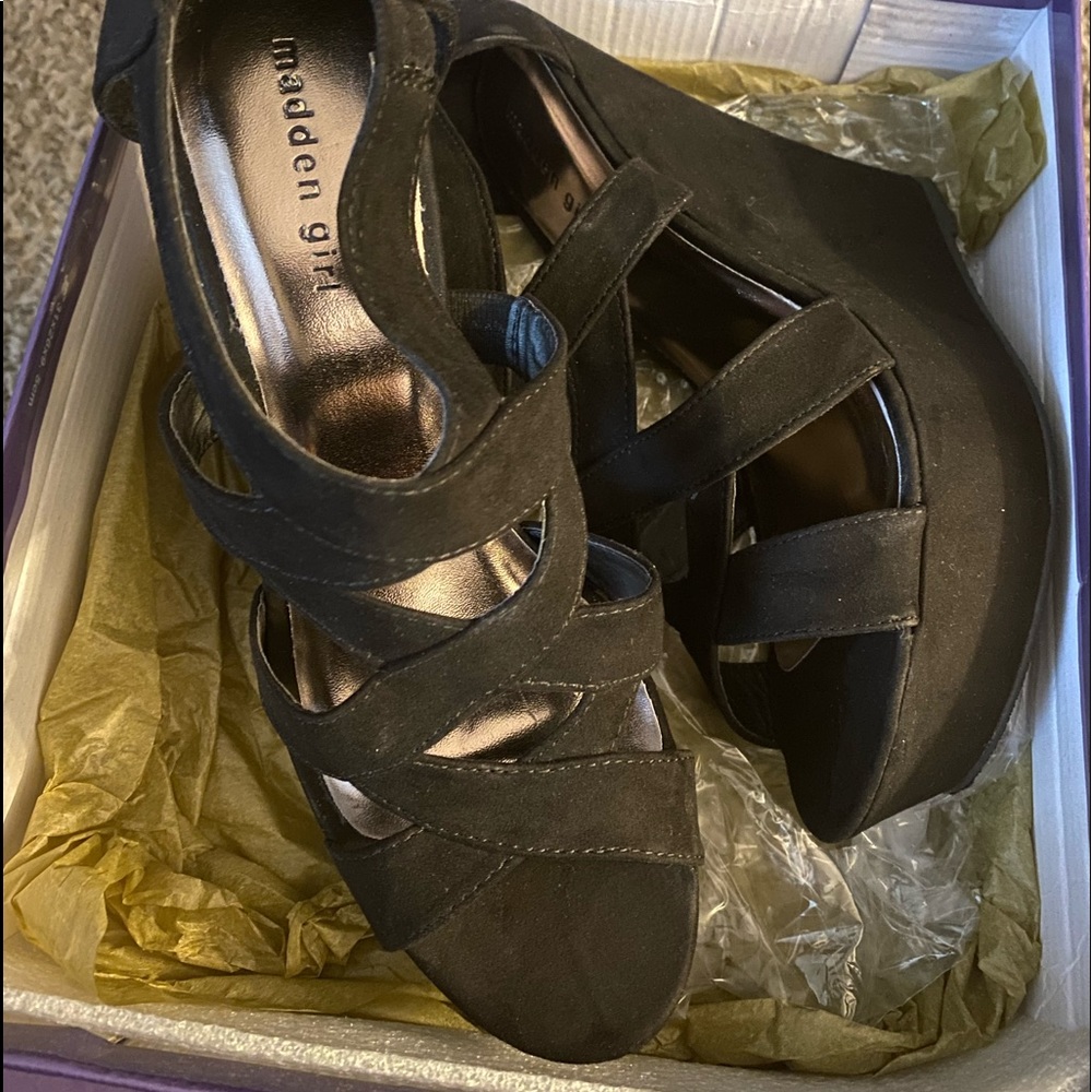 Madden Girl Black Wedges Size 11